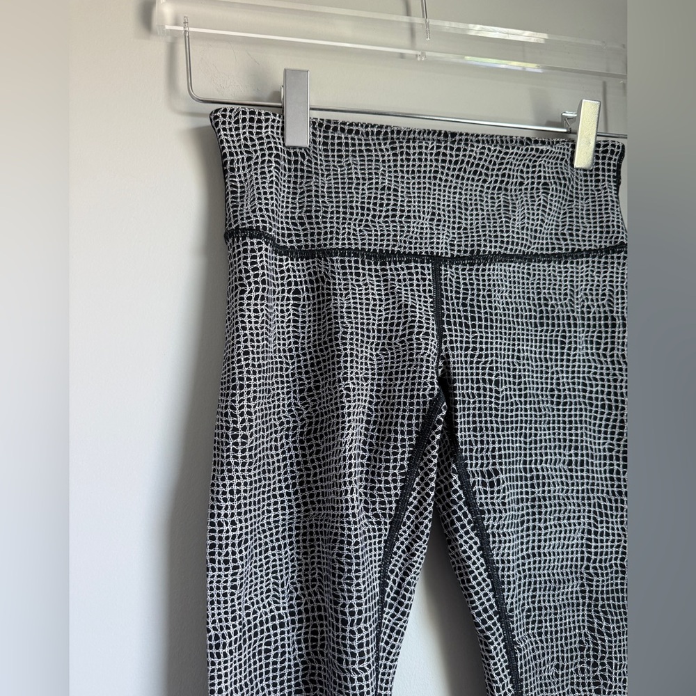 Lululemon Wunder Under Legging Tight Size 4 Black/White Fall Net Pattern Full